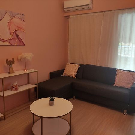 Love Truth Life Apartment Piraeus Luaran gambar