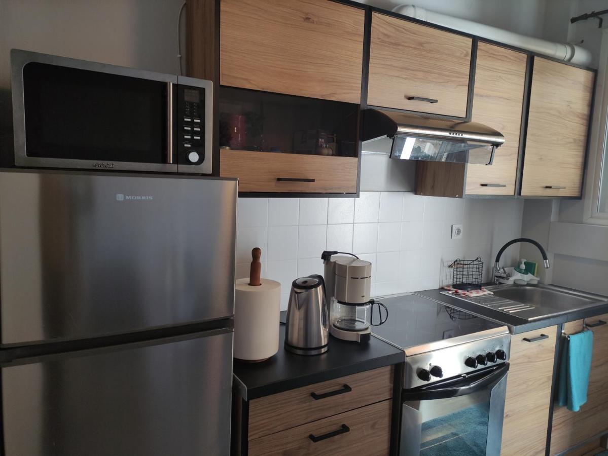 Love Truth Life Apartment Piraeus Luaran gambar