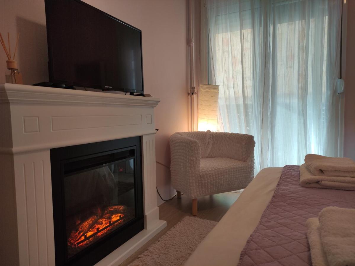 Love Truth Life Apartment Piraeus Luaran gambar